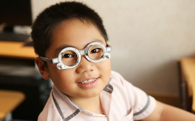 Cha mẹ nên giảm nguy cơ mắc các tật khúc xạ ở mắt dẫn đến nhược thị